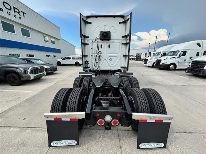 2022 Freightliner Cascadia 126