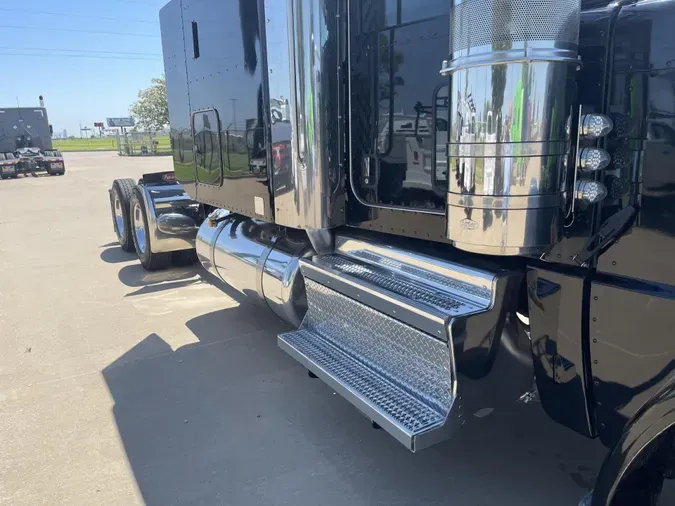 2021 Peterbilt 389
