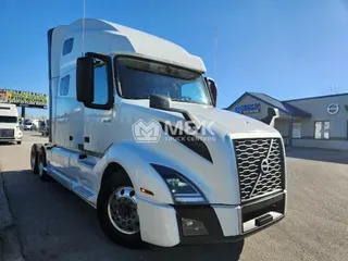 2021 VOLVO VNL64T760