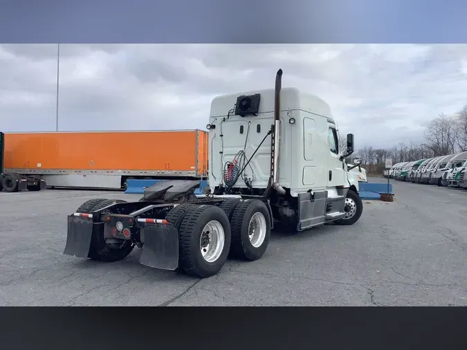 2021 Freightliner Cascadia 126