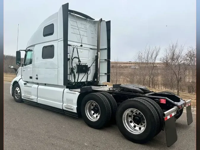 2023 VOLVO VNL64T860