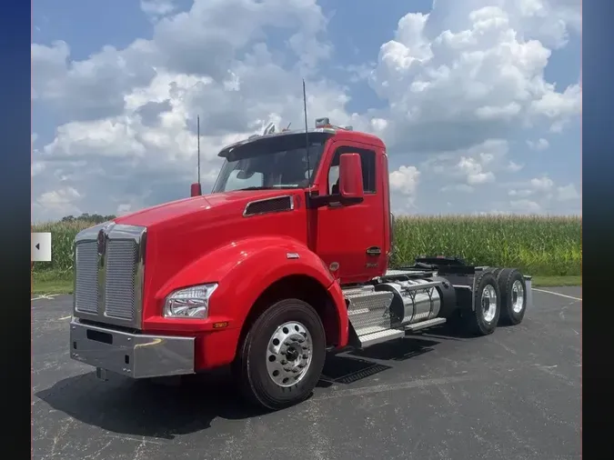 2025 Kenworth T880