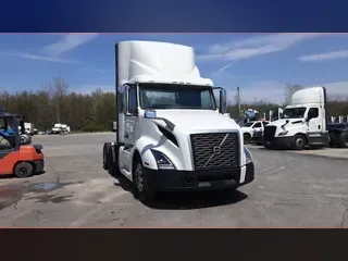 2019 Volvo VNL300