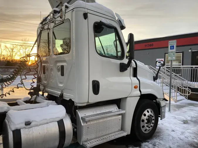 2015 FREIGHTLINER/MERCEDES CASCADIA 125