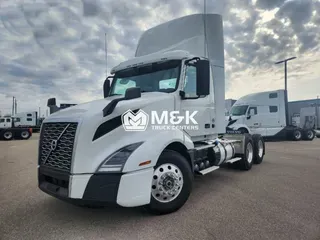 2023 VOLVO VNL64T300