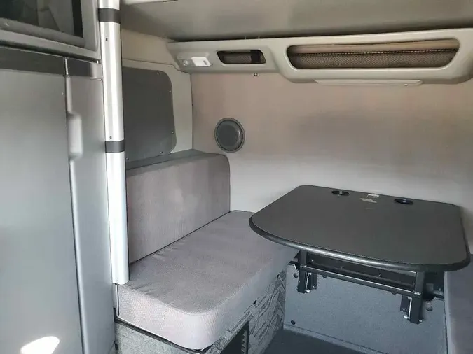 2021 VOLVO VNL64T860