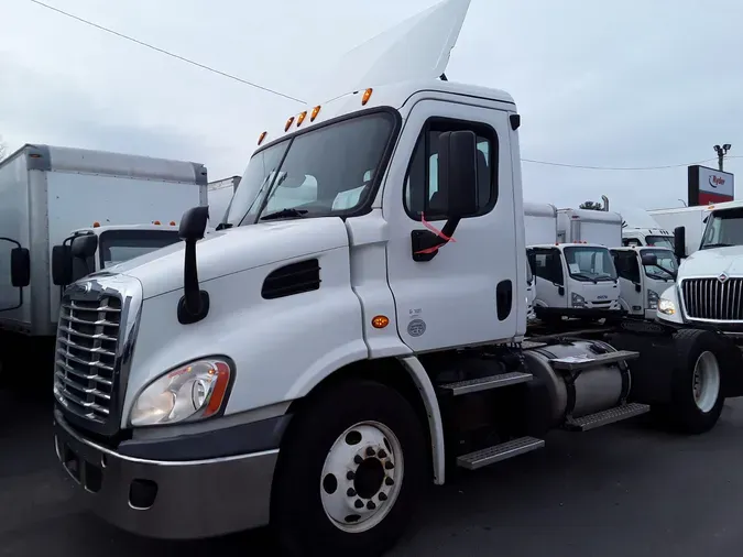 2015 FREIGHTLINER/MERCEDES CASCADIA 1132586686e850974fe45e9a76f067ed04b