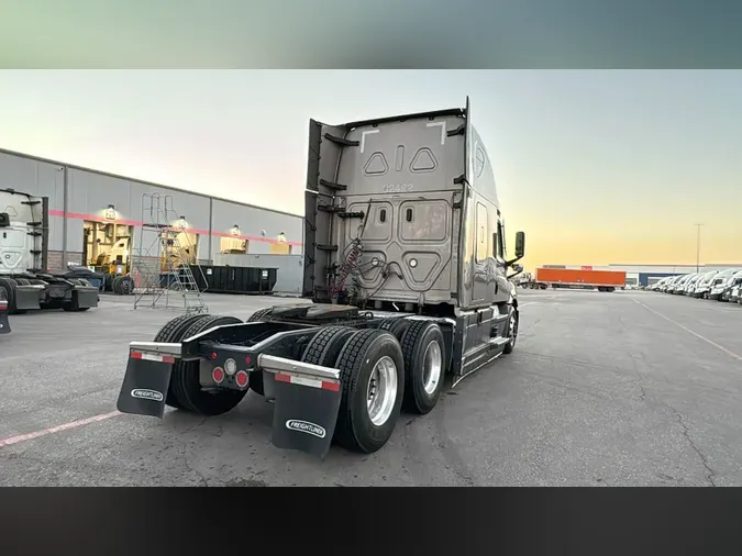 2024 Freightliner Cascadia 126