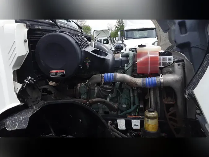 2019 Volvo VNL300
