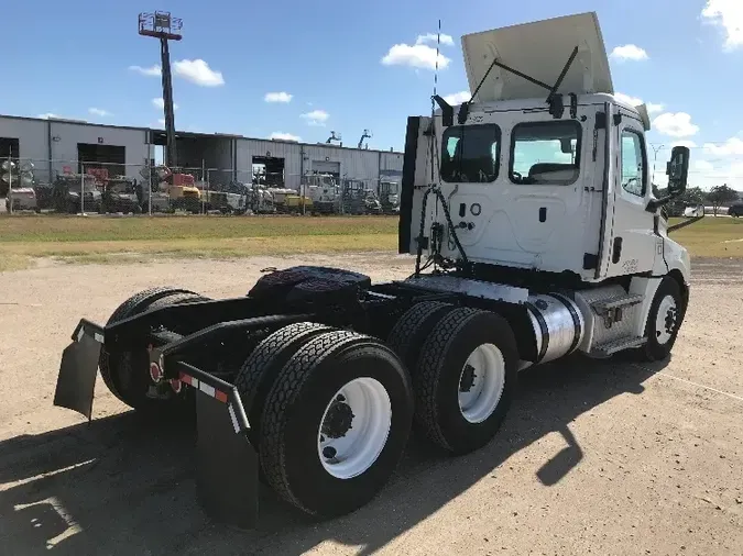 2018 Freightliner T12664ST