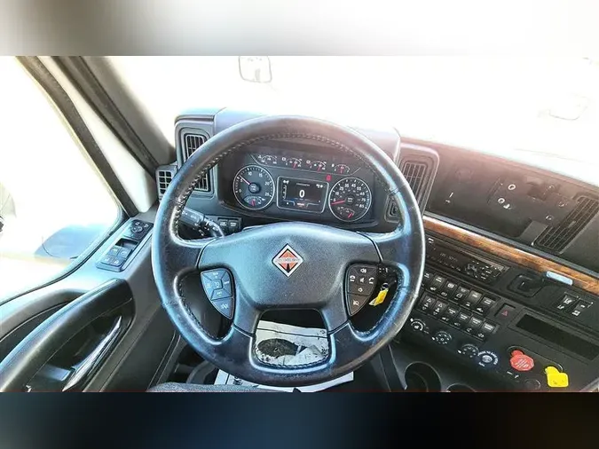 2021 INTERNATIONAL LT