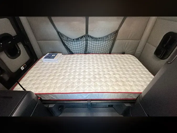 2022 Freightliner Cascadia 126