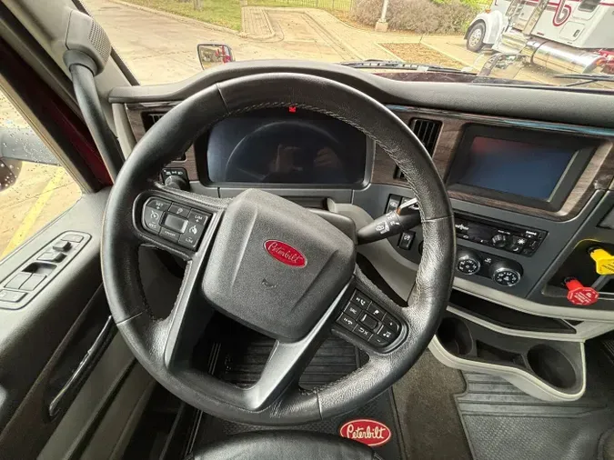 2023 Peterbilt 579