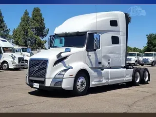 2023 VOLVO VNL64T760