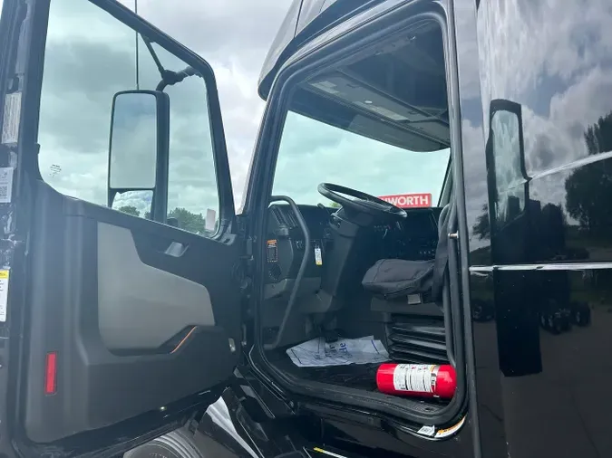 2021 Volvo VNL 860