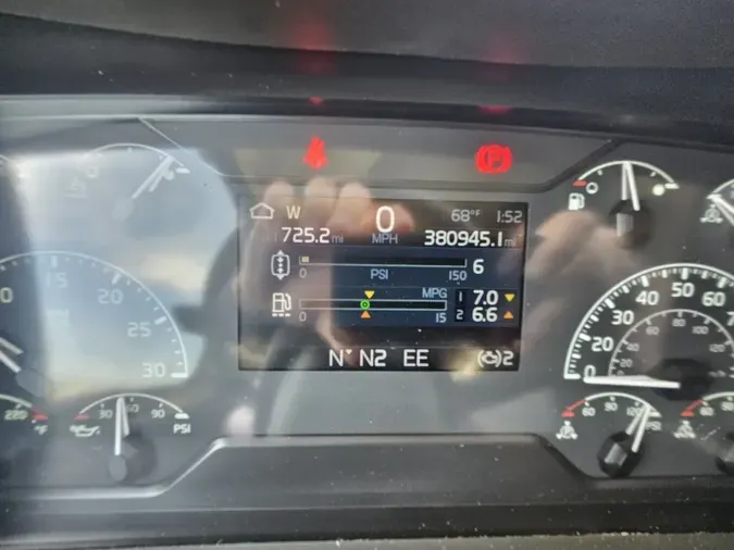 2023 VOLVO VNR64T640