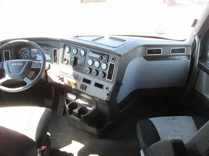 2019 FREIGHTLINER CA126