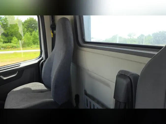 2018 Volvo VNL300