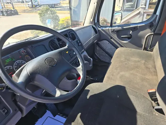2018 FREIGHTLINER/MERCEDES M2 106