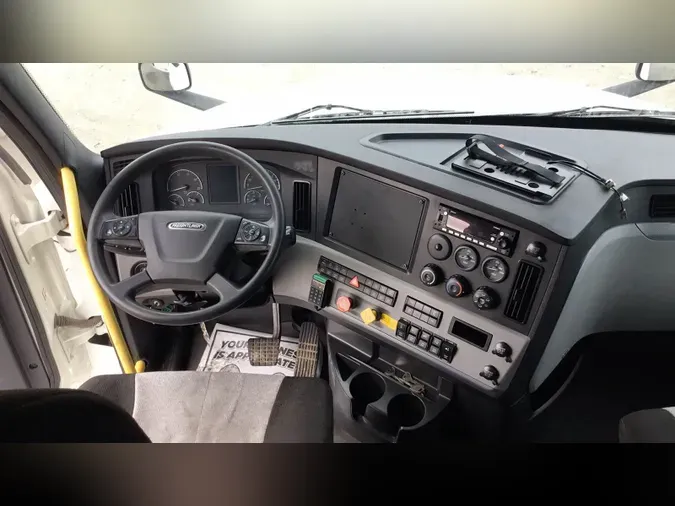 2022 Freightliner Cascadia 126