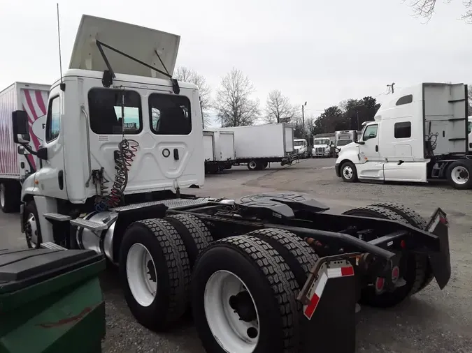 2019 FREIGHTLINER/MERCEDES CASCADIA 12525a42ee38c7ebd135b97701f6c7d3d11