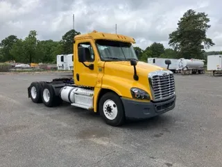 2015 FREIGHTLINER X12564ST