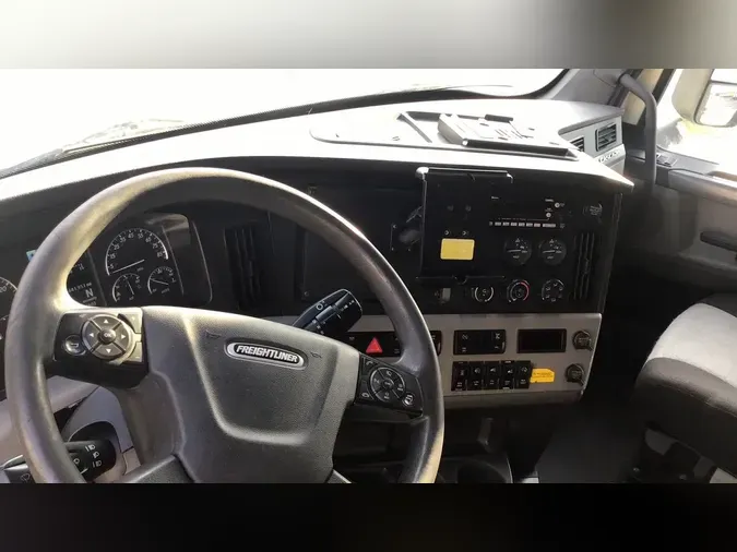 2021 Freightliner Cascadia 126