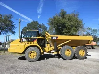 2006 CATERPILLAR 725