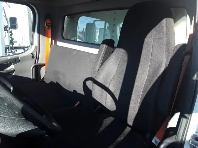 2021 FREIGHTLINER/MERCEDES M2 106
