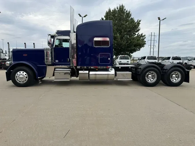 2022 Peterbilt 389