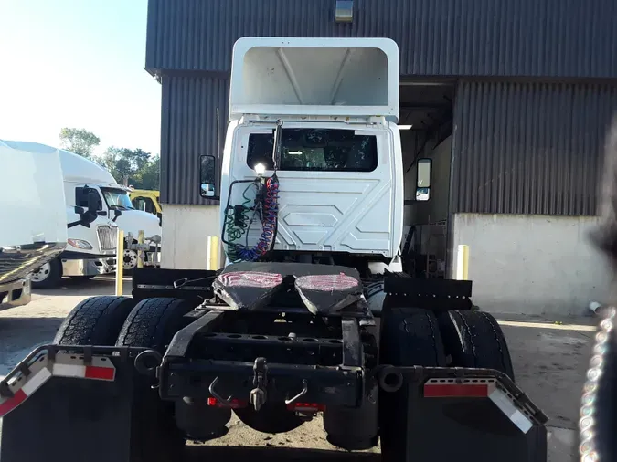 2019 NAVISTAR INTERNATIONAL RH613 DAYCAB S/A