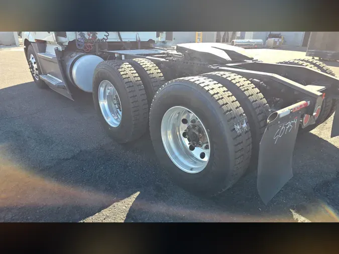 2020 Freightliner Cascadia 126