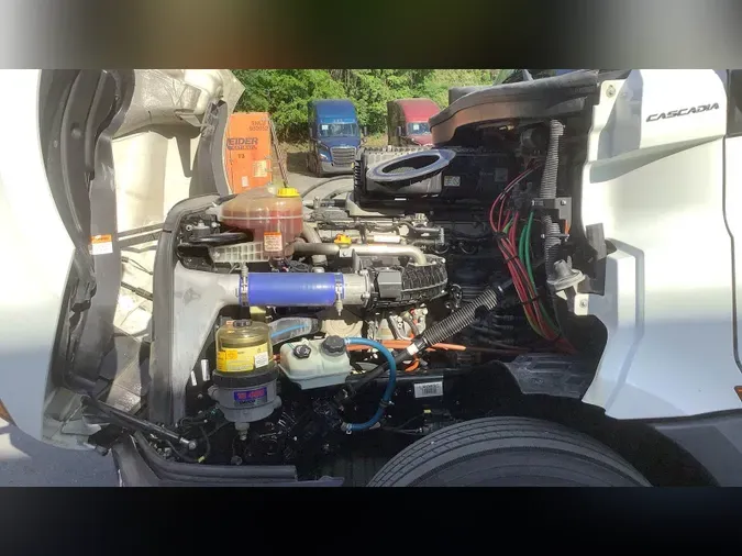 2020 Freightliner Cascadia 126