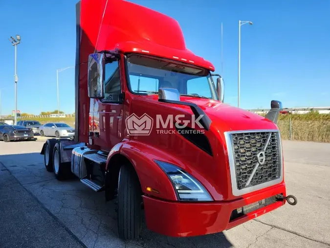 2019 VOLVO VNR64T300