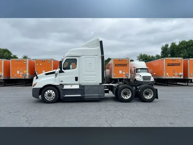 2020 Freightliner Cascadia 126