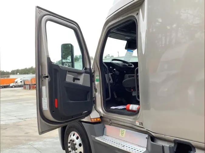 2021 Freightliner Cascadia