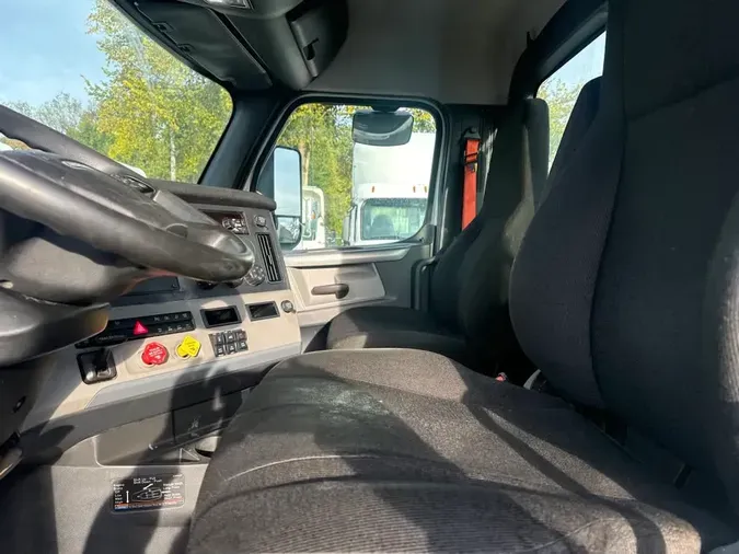 2019 FREIGHTLINER/MERCEDES NEW CASCADIA 126