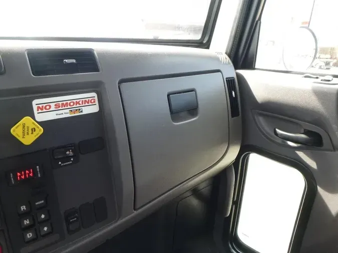 2020 Peterbilt 33725d8fead8db654f0df9224933ab0bb27