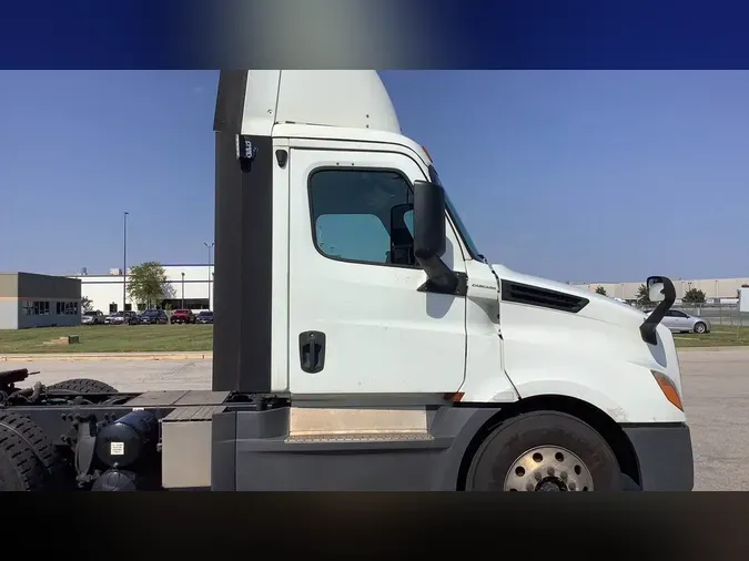 2020 Freightliner Cascadia 126