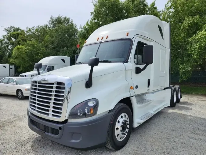 2019 Freightliner X12564ST