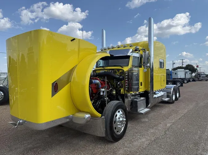 2023 Peterbilt 389