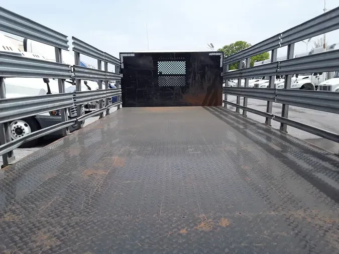 2018 FREIGHTLINER M2 106