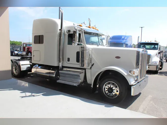 2020 Peterbilt 389