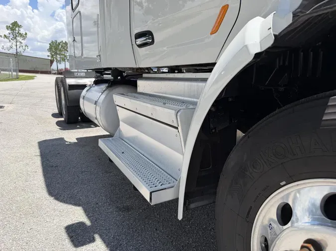 2022 Peterbilt 57925e8b27e93b8d548fc7d219c9b8d957d