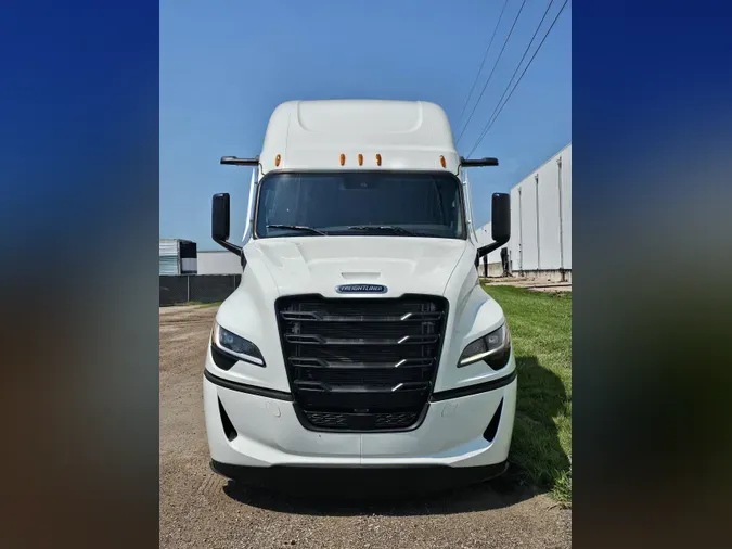 2026 Freightliner PJ126SLP