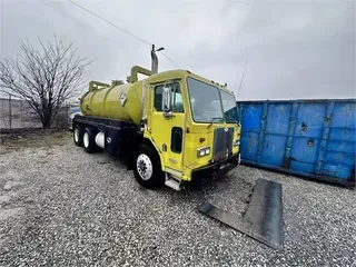 1997 PETERBILT 320