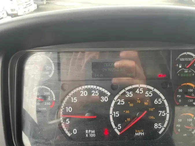 2018 FREIGHTLINER M2 106