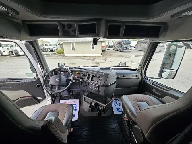 2022 VOLVO VNL64T740