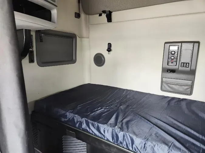 2020 VOLVO VNL760