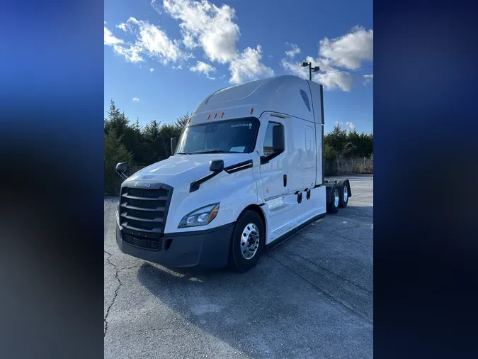 2021 FREIGHTLINER Cascadia 126